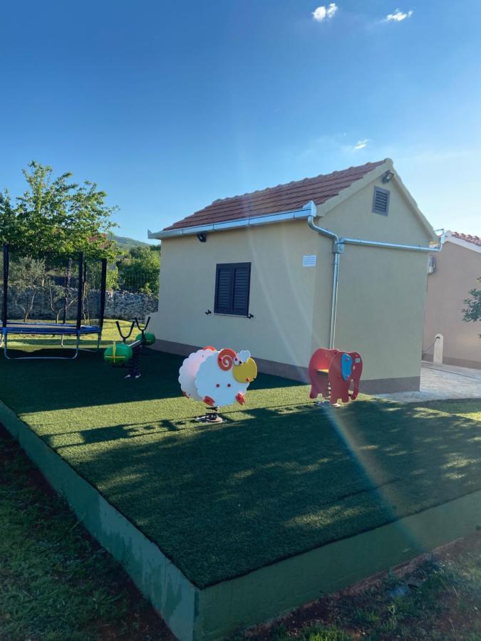 Vacation house Radosic Сasa de vacaciones Radosic (Lecevica)