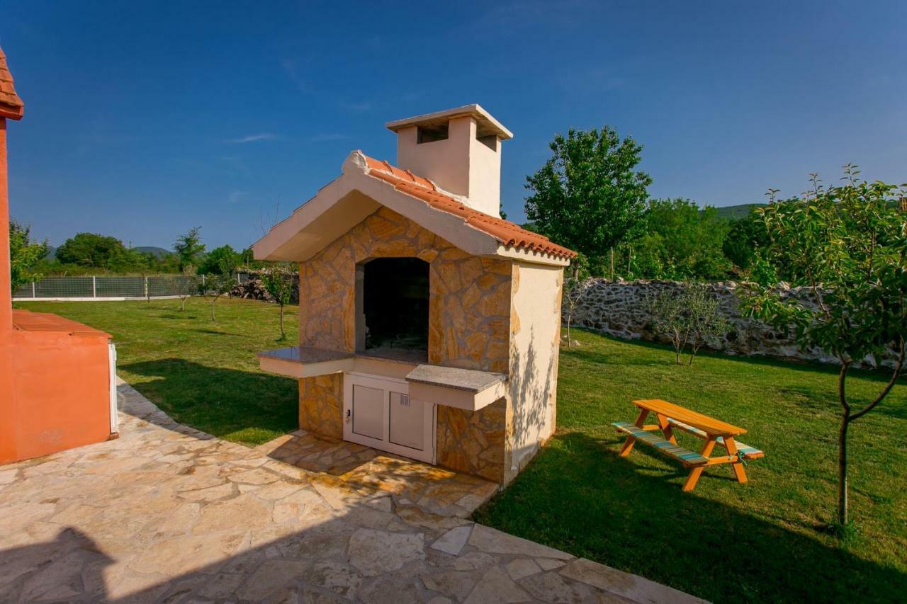 Vacation House Radosic * Radosic (Lecevica)