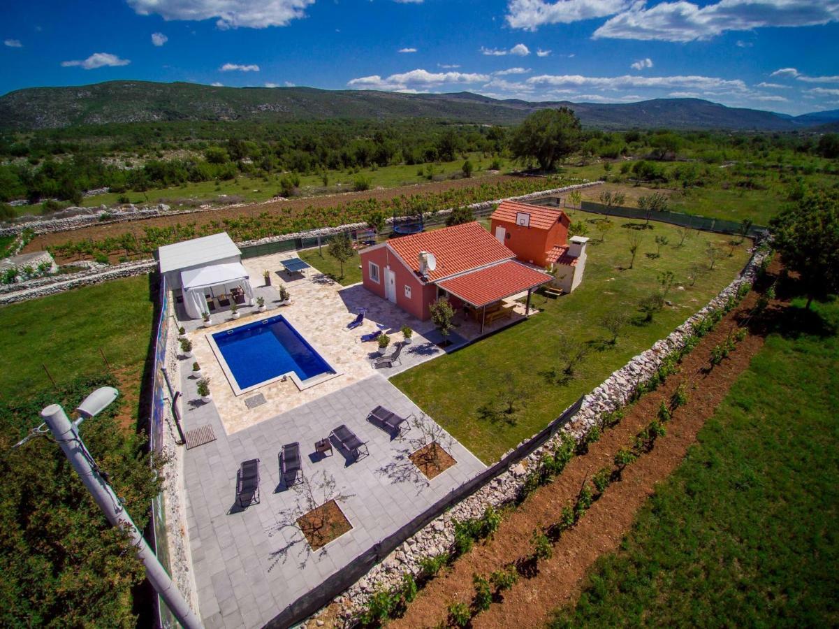 Vacation house Radosic Сasa de vacaciones Radosic (Lecevica)